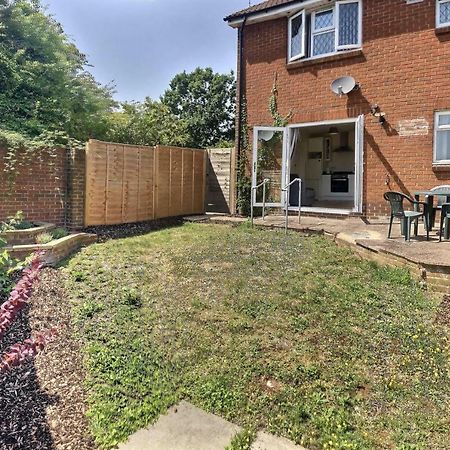 Home-From-Home - Self Catering Garden Apartment, Waterlooville Exterior foto