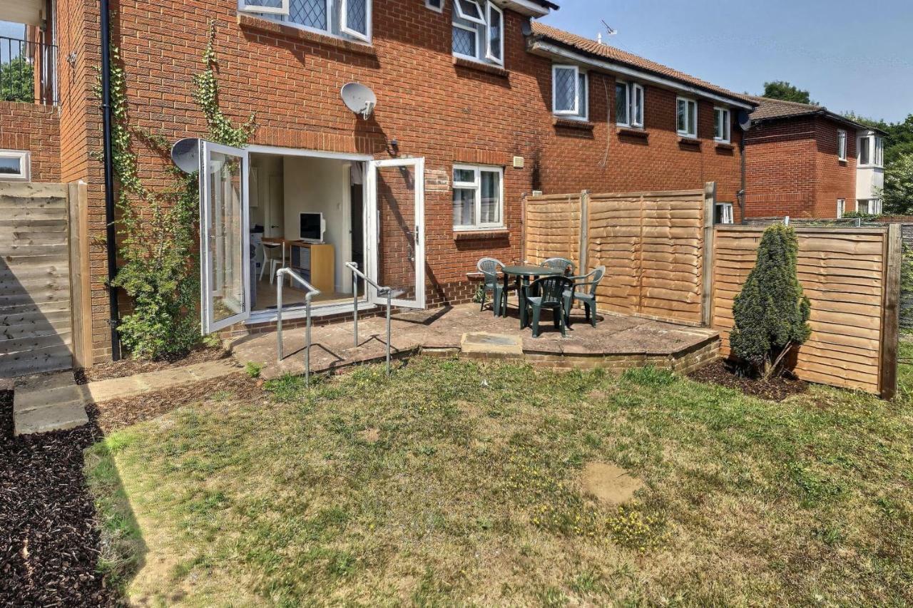 Home-From-Home - Self Catering Garden Apartment, Waterlooville Exterior foto