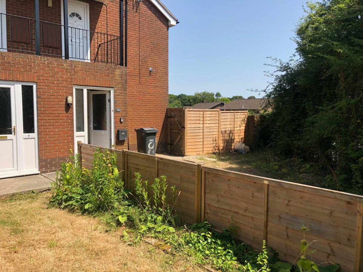 Home-From-Home - Self Catering Garden Apartment, Waterlooville Exterior foto