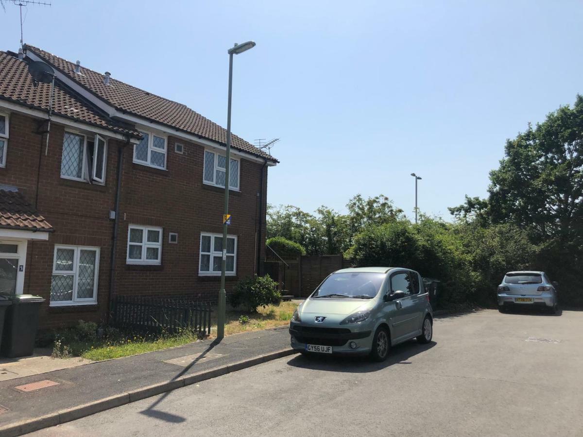Home-From-Home - Self Catering Garden Apartment, Waterlooville Exterior foto