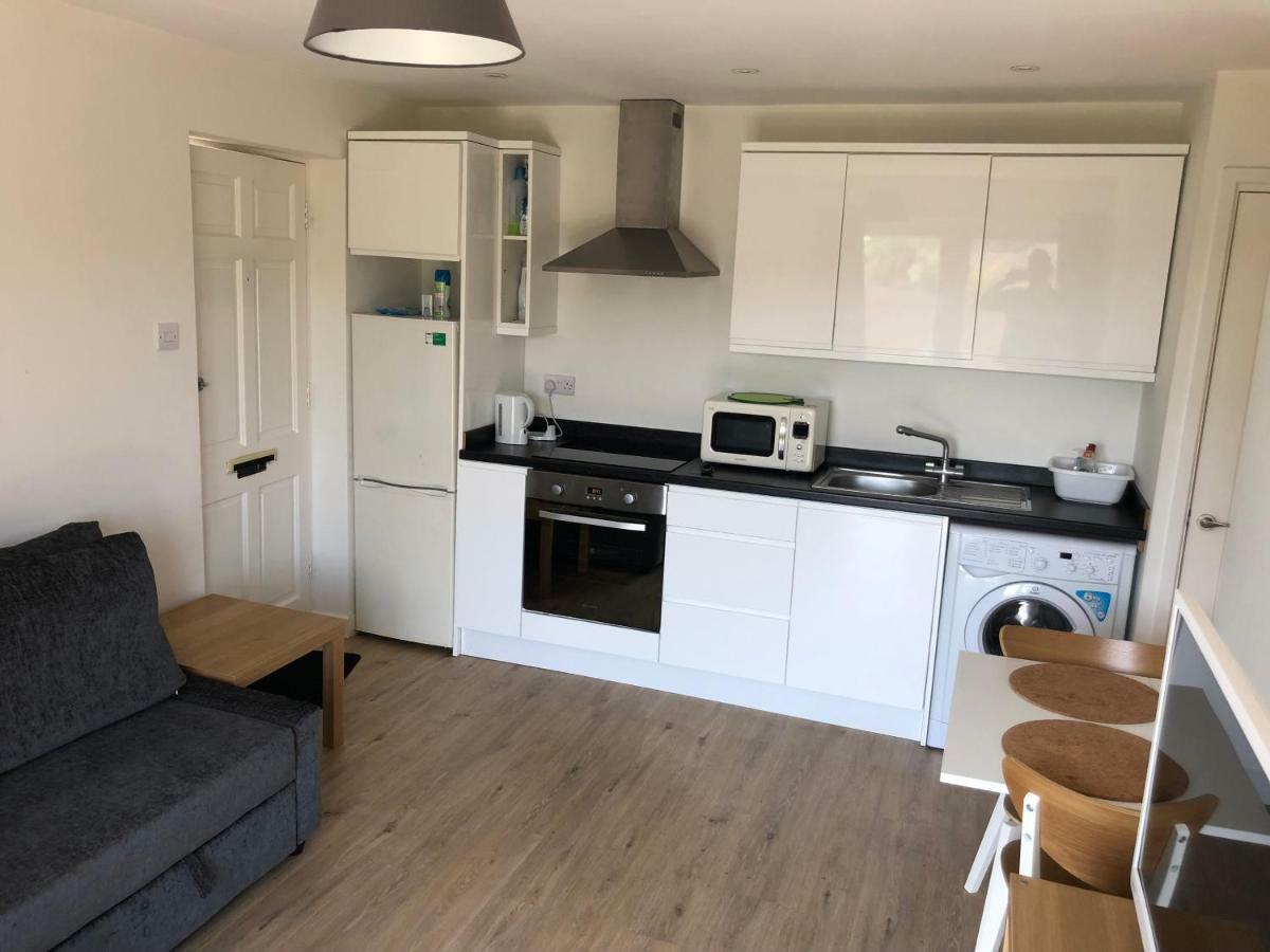 Home-From-Home - Self Catering Garden Apartment, Waterlooville Exterior foto