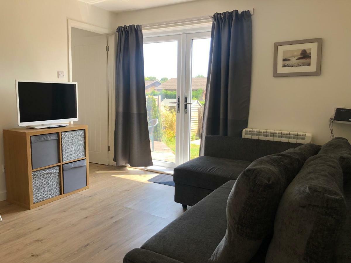 Home-From-Home - Self Catering Garden Apartment, Waterlooville Exterior foto
