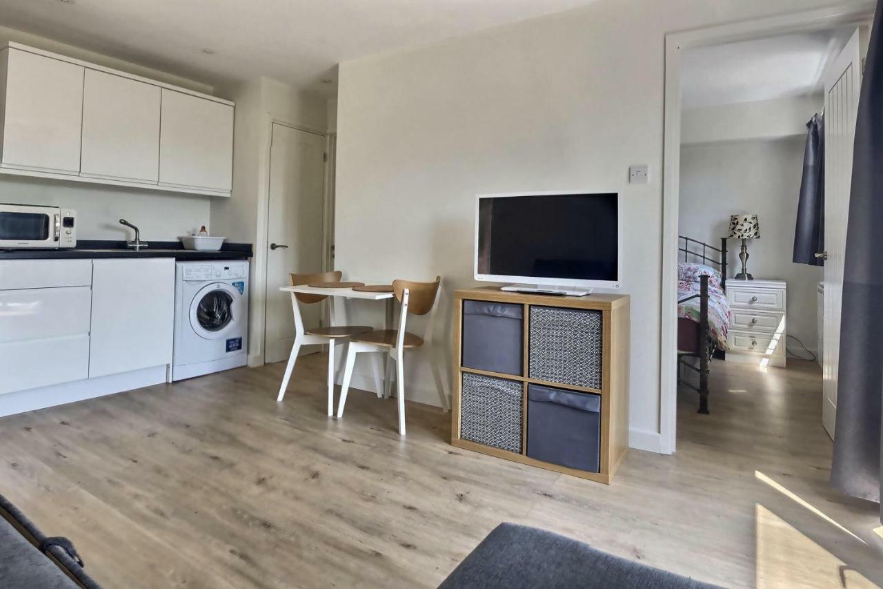 Home-From-Home - Self Catering Garden Apartment, Waterlooville Exterior foto